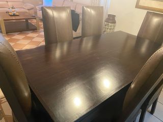 Mesa de comedor de madera y 6 sillas
