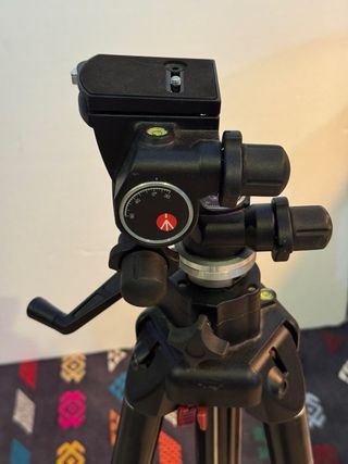 Trípode Manfrotto 058B + Cabezal 410