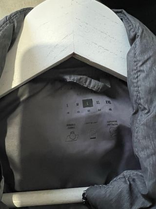 Cazadora acolchada gris