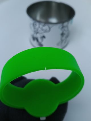 Reloj o clock de Pluto Correas Rosa y Verde