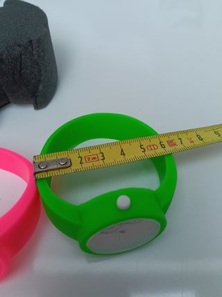 Reloj o clock de Pluto Correas Rosa y Verde