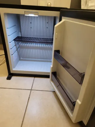 Mini nevera casi nueva