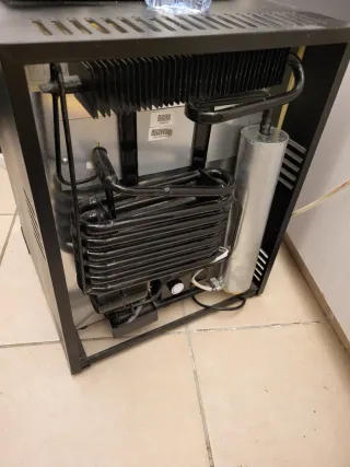 Mini nevera casi nueva