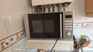 Mesa de comedor cristal y sillas madera