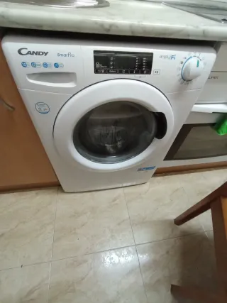 Mesa de comedor cristal y sillas madera