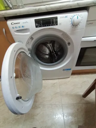 Mesa de comedor cristal y sillas madera