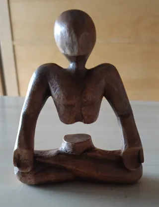 Figuras de madera tallada