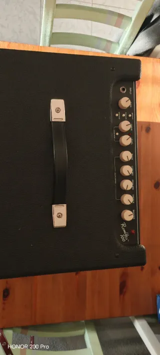 Amplificador Bajo Fender Rumble 100 V3