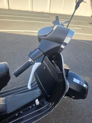 Vespa PX IRIS 200CC Scooter