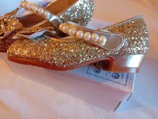 Zapatos de princesa dorados para niña