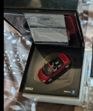 Peugeot 307 CC rosso in scala 1/43