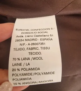 Elegante abrigo de mujer marrón