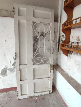 Puerta con reja a recoger en el Albaicin 88x2.12