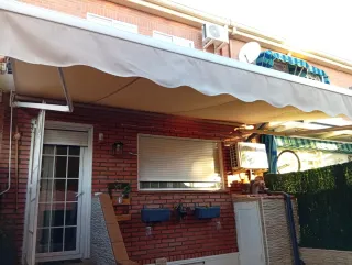 Toldo beige de tela