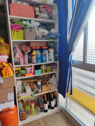 Dos Librería de madera cada una un precio