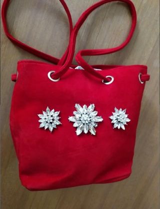 Borsa nuova rossa con decorazioni gioiello