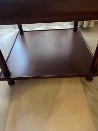 Mesa de madera maciza con tapa de cristal