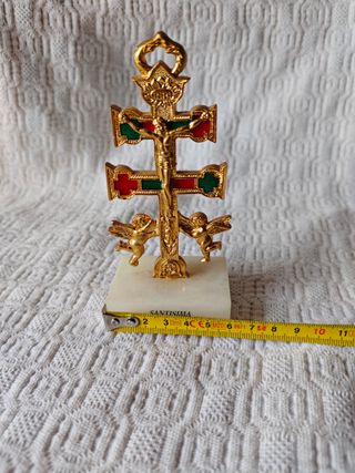 Cruz dorada Santísima cruz de Caravaca con peana
