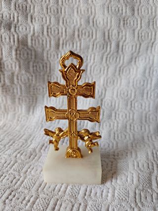 Cruz dorada Santísima cruz de Caravaca con peana
