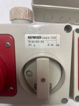 Presa industriale GEWISS GW66 108 con interruttore