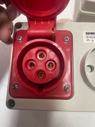 Presa industriale GEWISS GW66 108 con interruttore