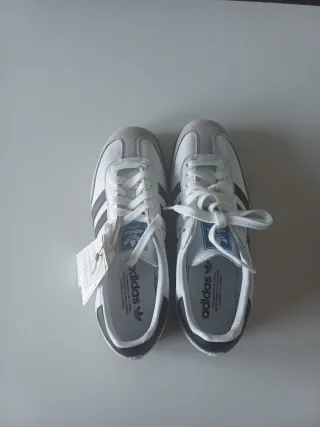 Zapatillas Adidas Blancas y Negras