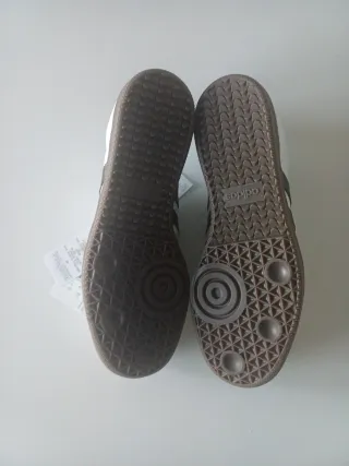 Zapatillas Adidas Blancas y Negras