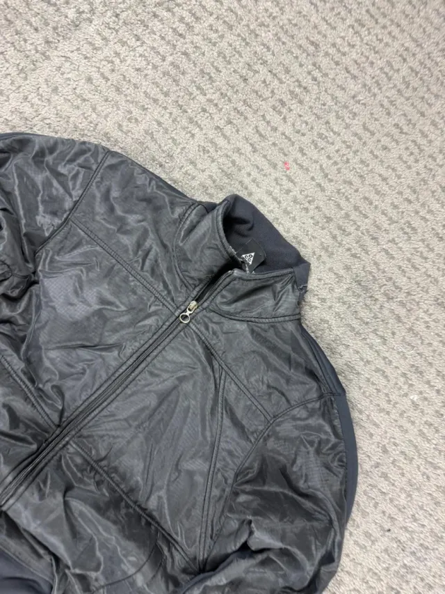 ¡¡OFERTA!! Talla M Chaqueta Nike ACG Negra