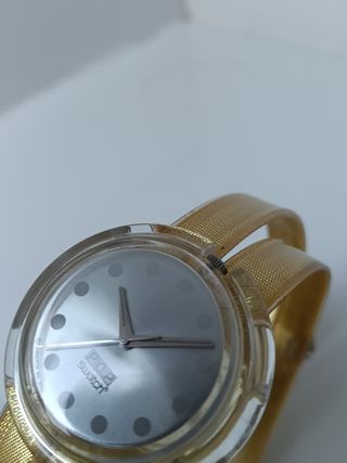 Orologio Swatch POP con bracciale dorato