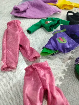 Conjunto di bambole Bratz e Monster High con accessori