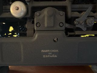 Máquina de escribir Hispano-Olivetti M40