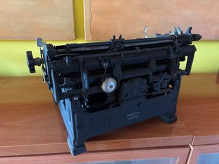 Máquina de escribir Hispano-Olivetti M40