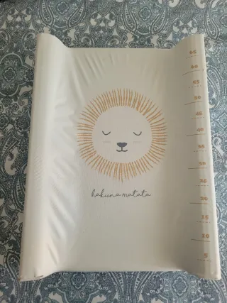 Cambiador bebé con diseño de león