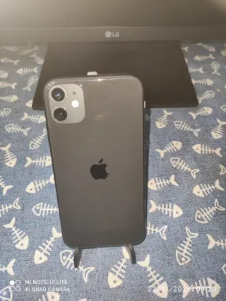 iPhone 11 128GB Morado + Cargador Magnético