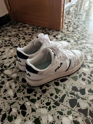 Zapatillas Fila Mujer Blancas y Azules