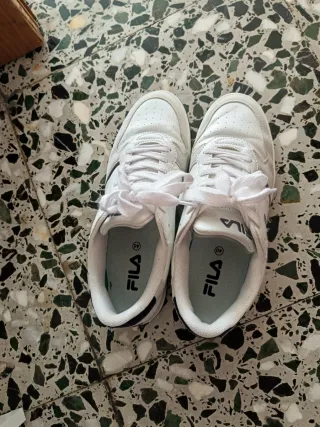 Zapatillas Fila Mujer Blancas y Azules