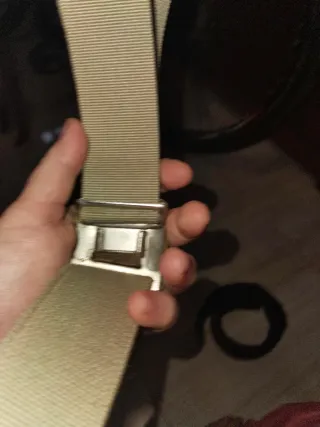 Cinturón de gala con hebilla dorada