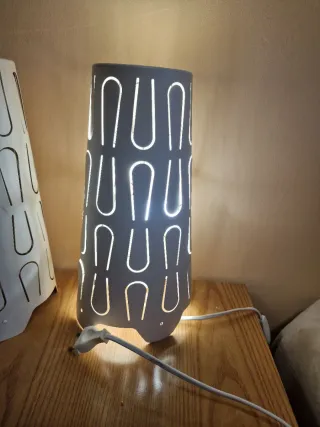 Lámparas de mesita de noche blancas