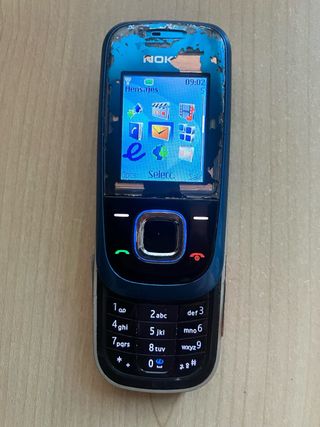Nokia azul con carcasa para cambiar
