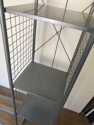 Perchero estantería metálico con baldas y ruedas