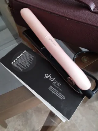Plancha GHD gold profesional rosa y negra