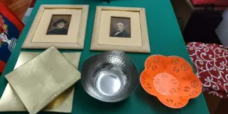 Set di 2 quadri con ritratti e ciotole