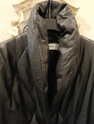 Cazadora Piel Mango Acolchada Negra