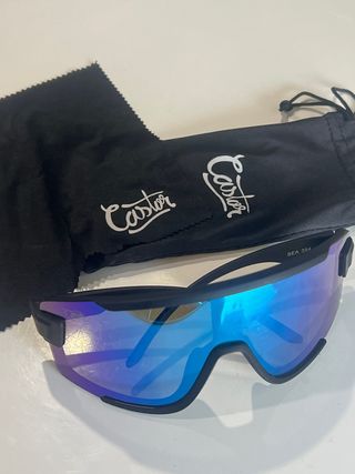 Gafas de sol pantalla azul y morado