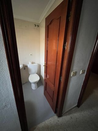 Puerta de madera con cristales