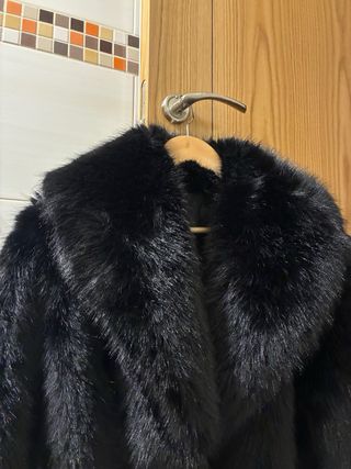 Abrigo pelo negro Zara Talla S
