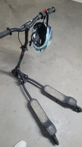 Patinete deslizador Slider de 3 ruedas + casco