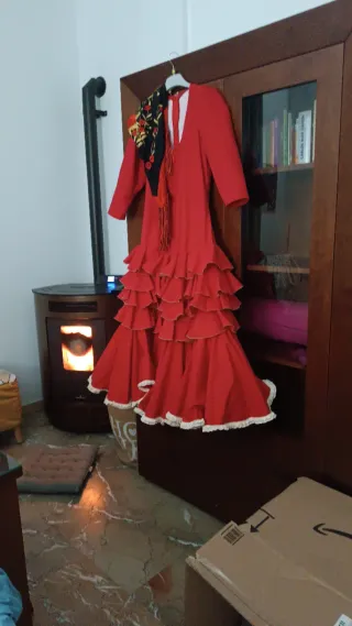 Vestido de flamenca rojo con volantes