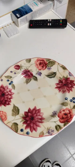 12 Platos llanos grande de porcelana con flores