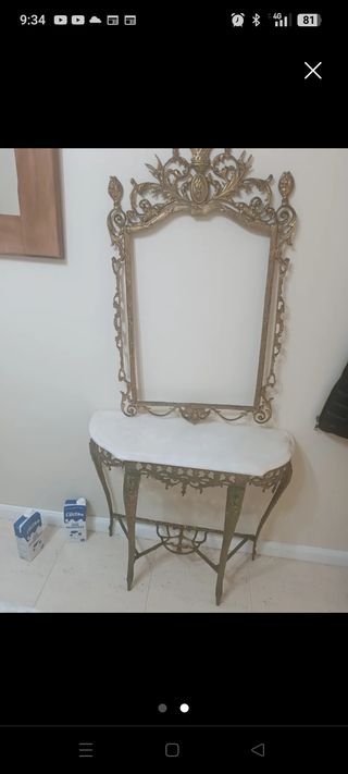 Espejo y mesa de entrada